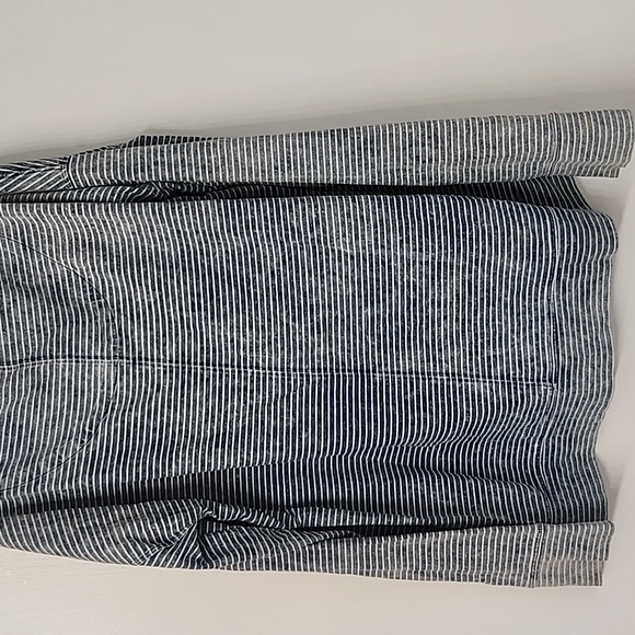 Woman's jean style top Size large - Picture 6 of 6